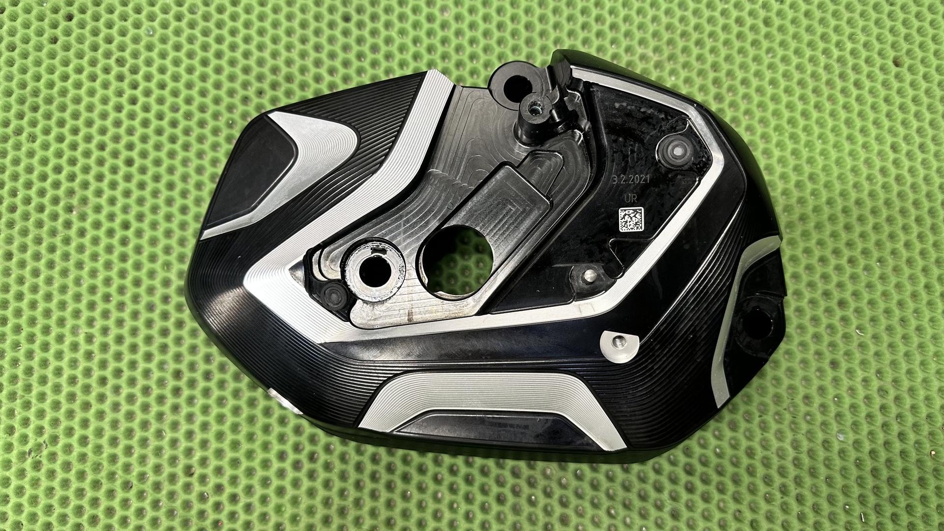 Клапанная крышка левая фрезер. Option 719 R1250xx 77128405479