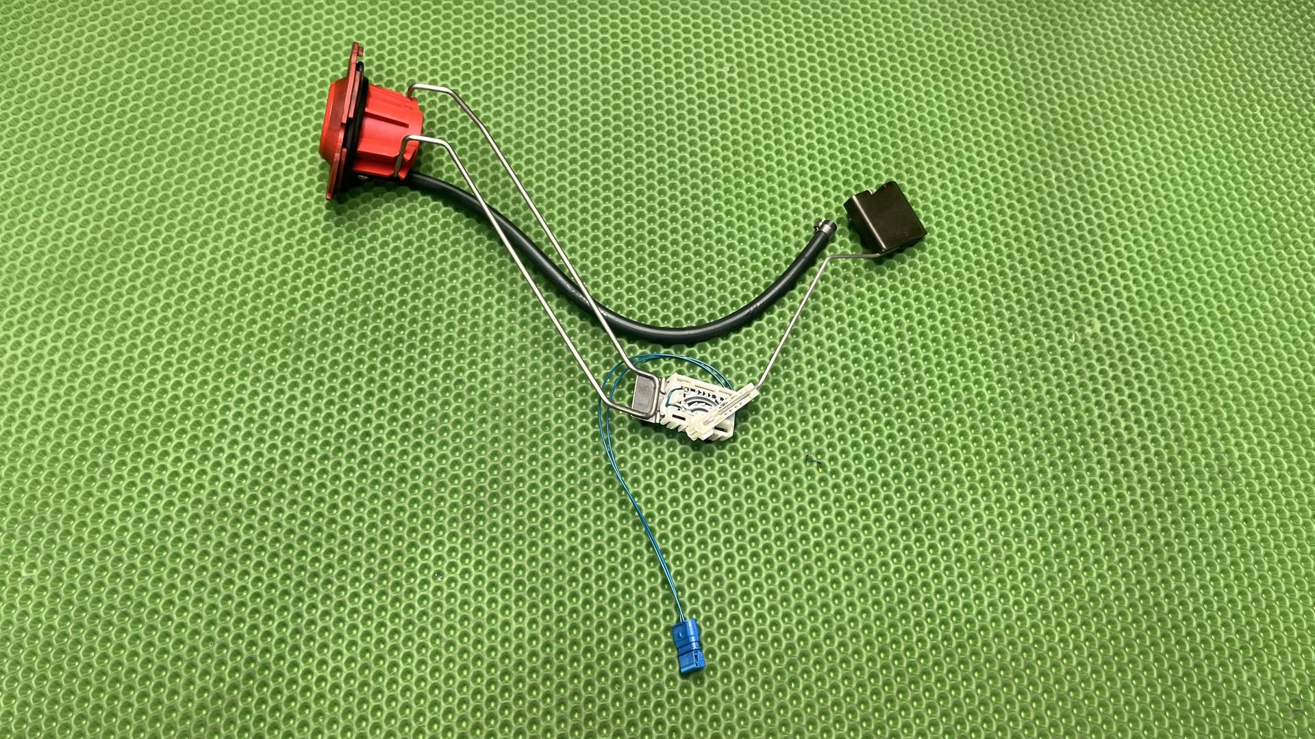 Рычажный датчик уровня топлива K50-54 16148532135