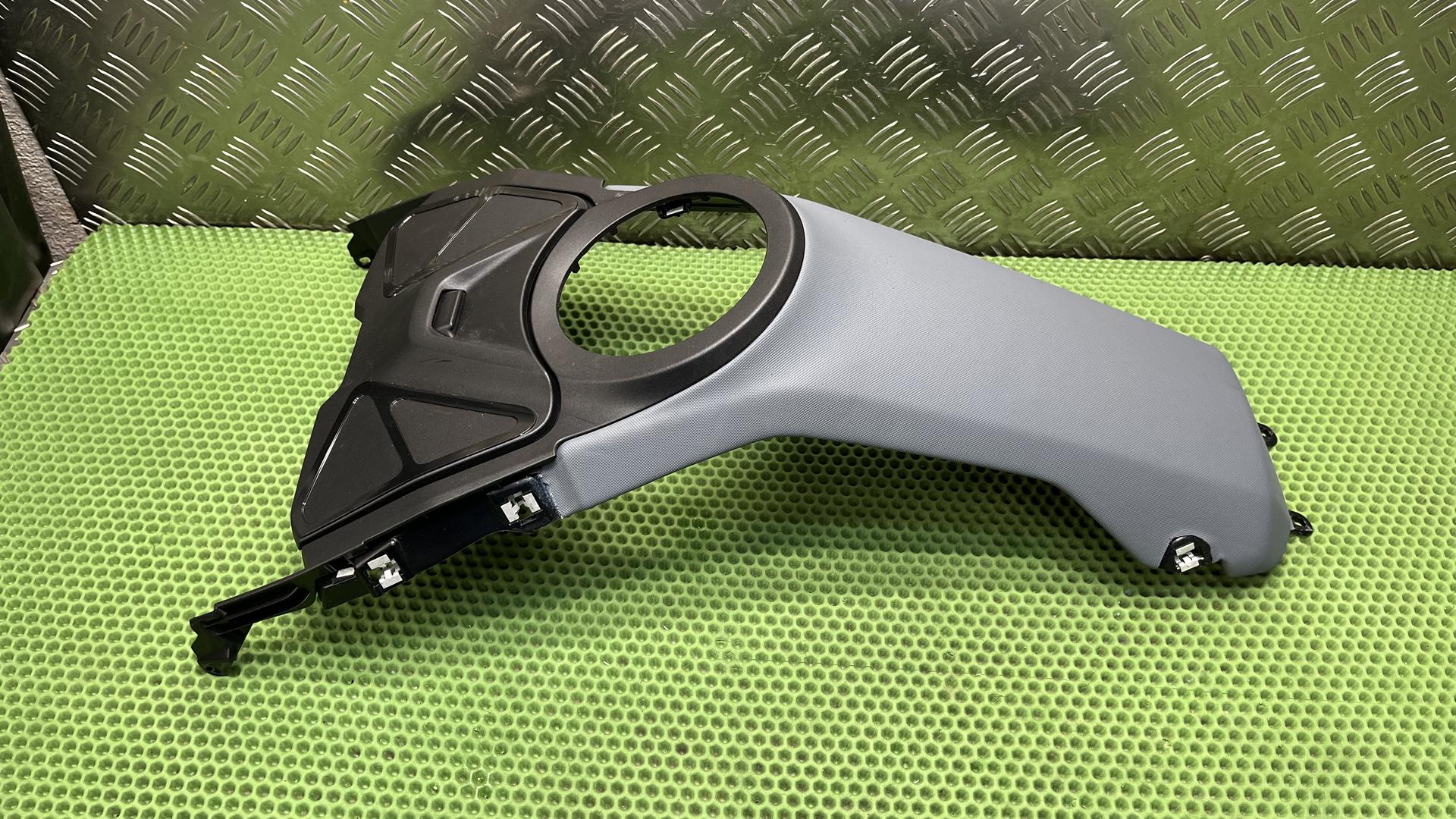 Кожух топливного бака средний R1300GS KA1 46631683198