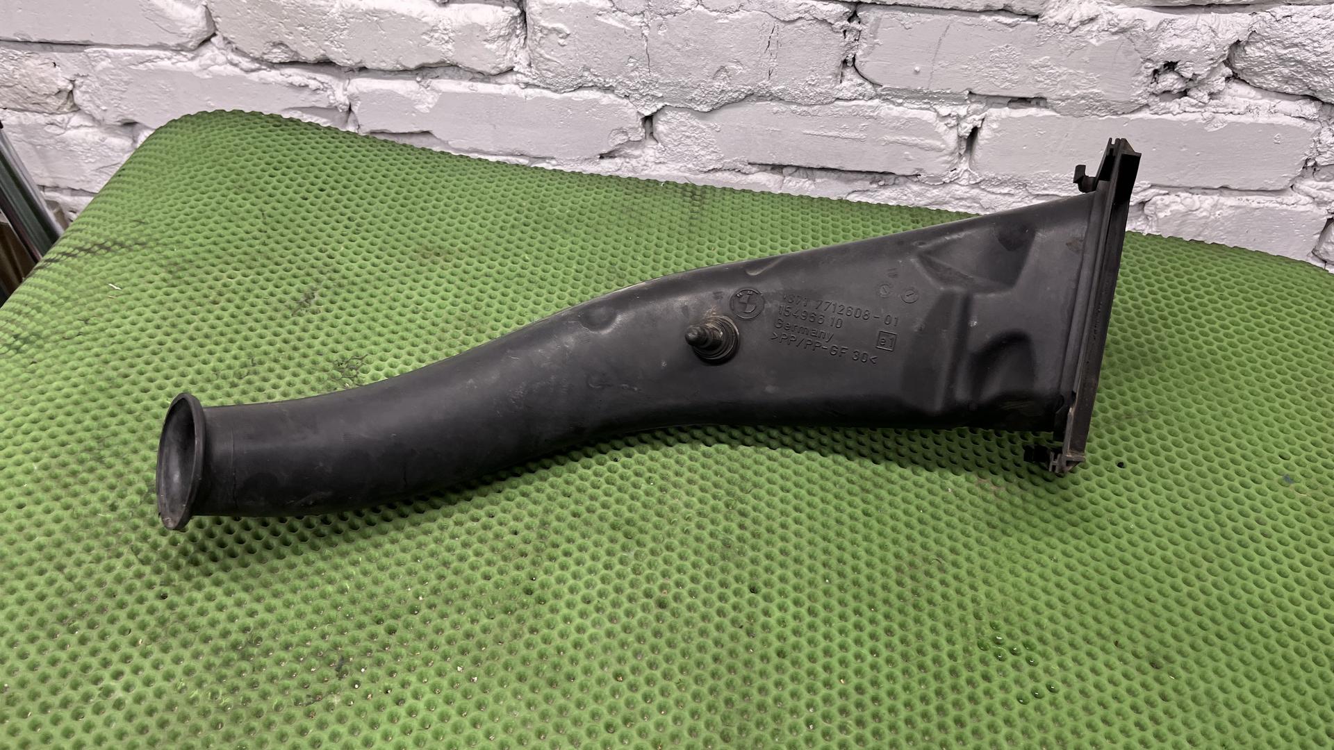 Всасывающий патрубок 13717712608