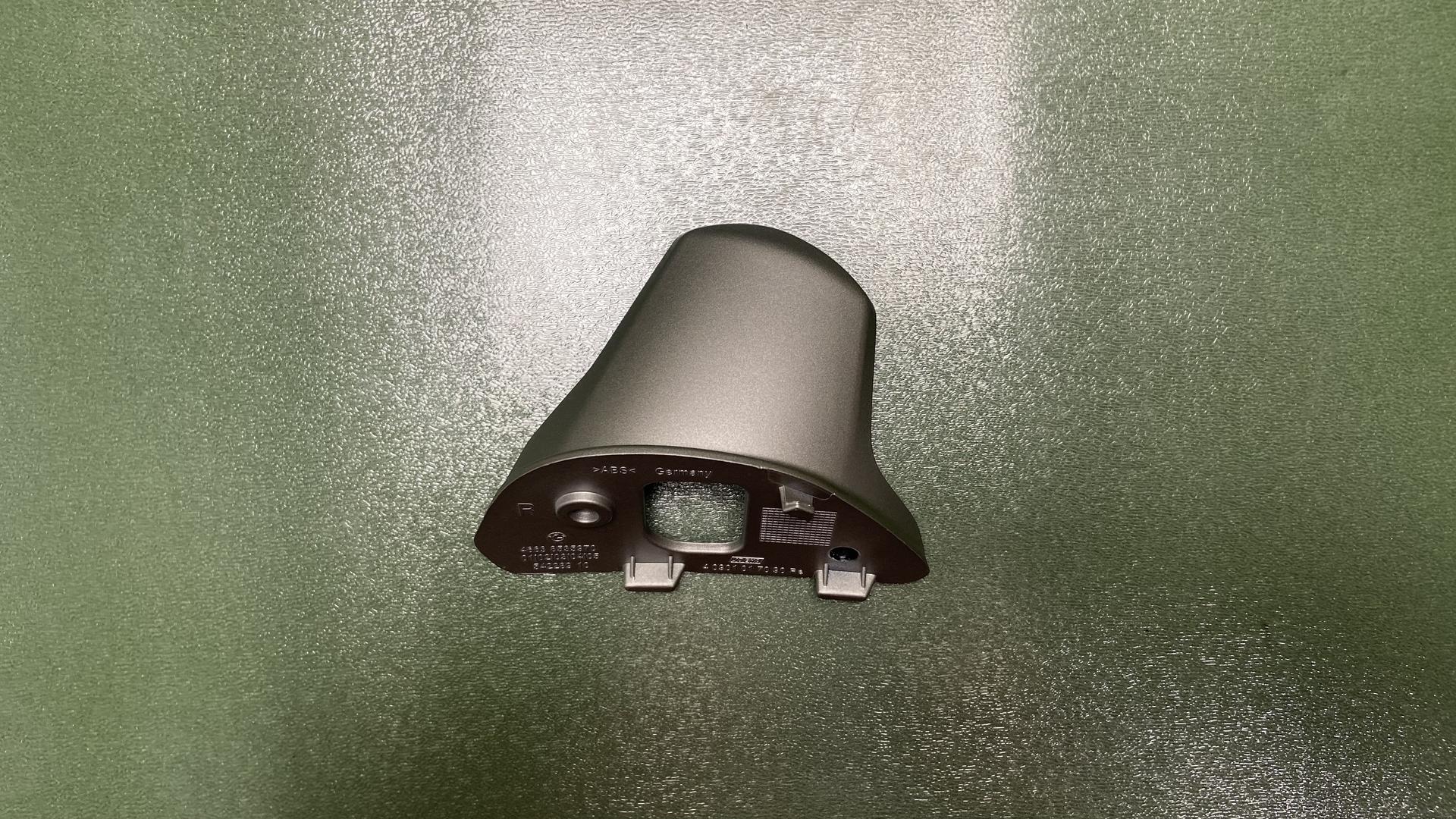 Накладка правая 46638551176