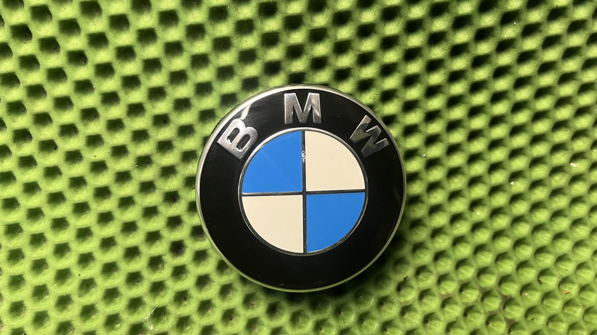 Эмблема BMW 46638546386