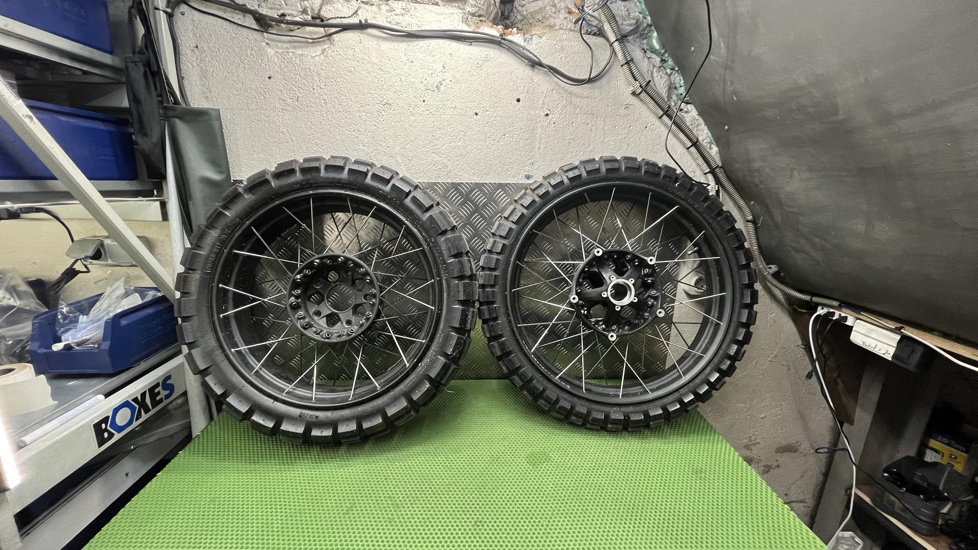 Комплект колес спицованных  черные k32-k33 