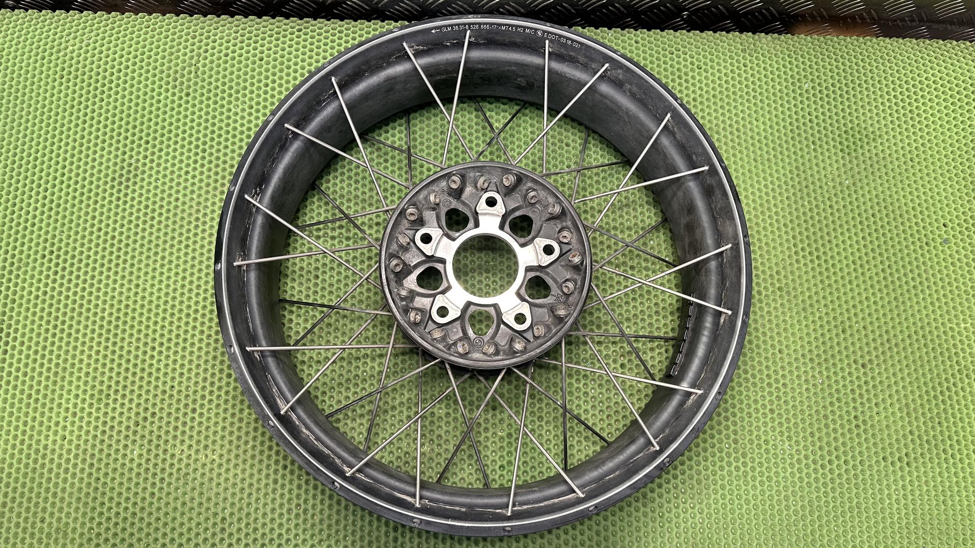 Спицованное колесо заднее 4.5X17 R1200/1250 GS/GSA 36318526666