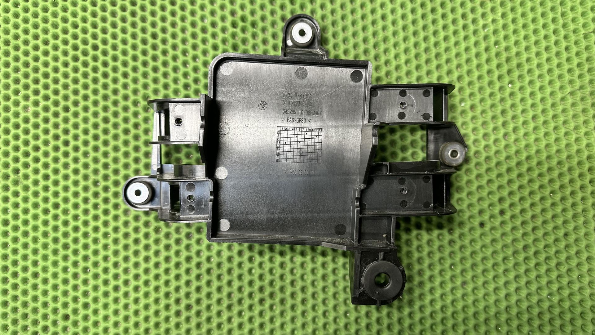 Кронштейн ЭБУ K1600 рест. (с 2022 г.) 61351541308