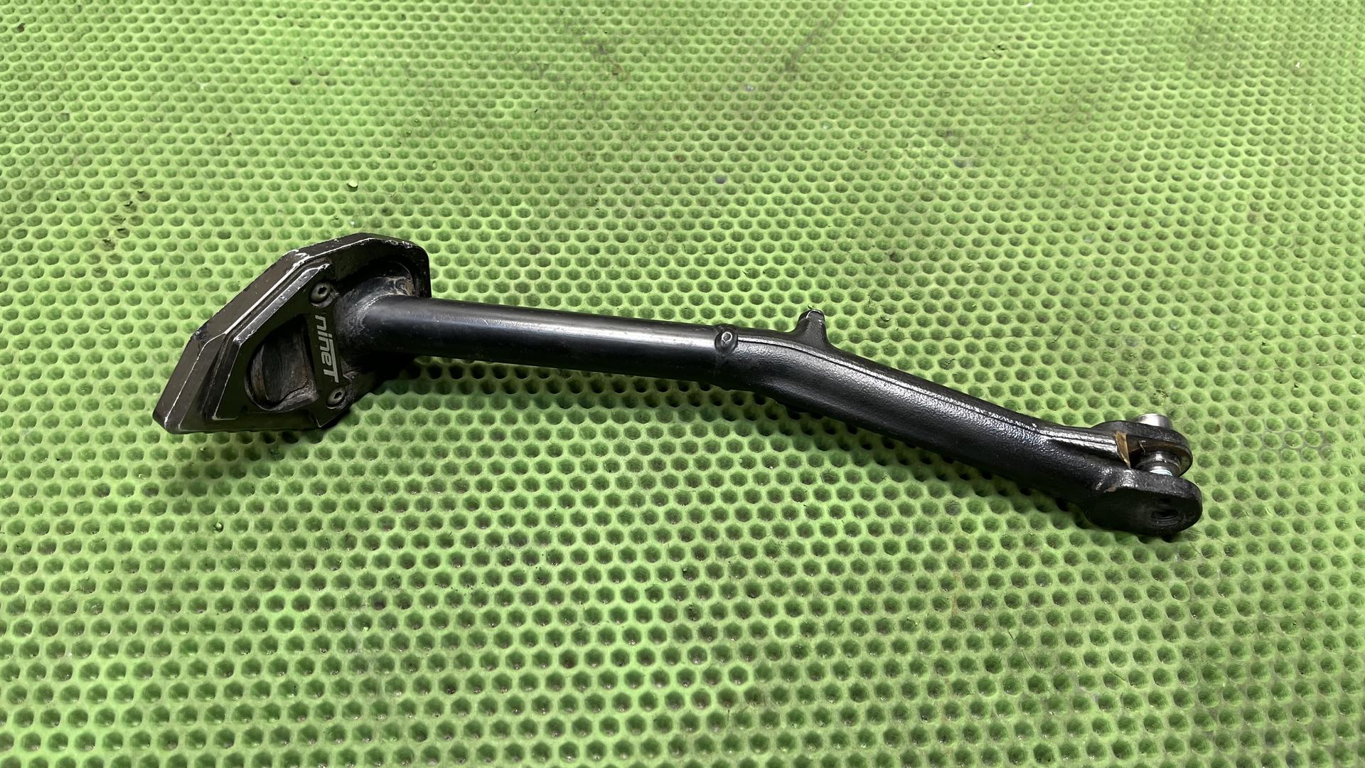 Подножка боковая R9t Urban 46538558715