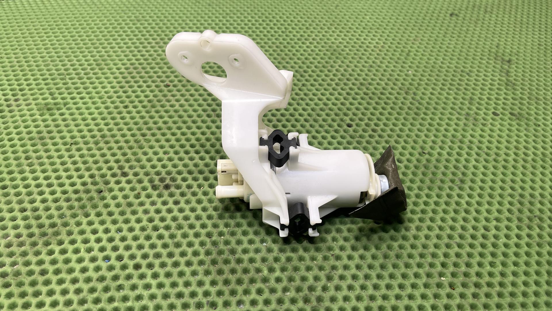 Топливный насос 16147680379