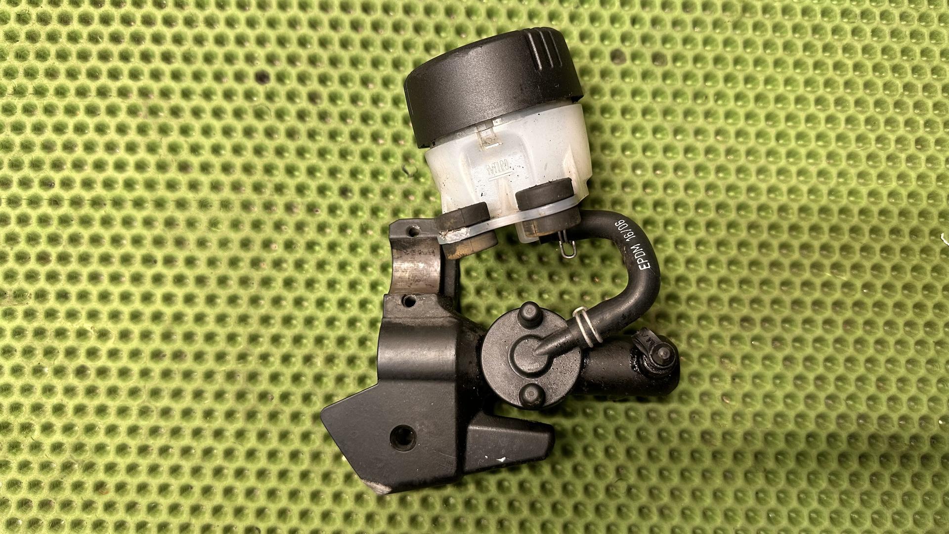 Машинка тормоза F800S/ST с ABS 32727700011