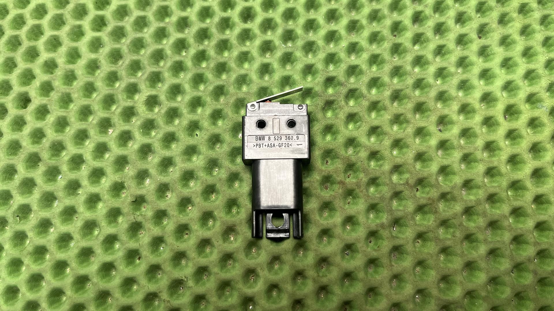 Микрик 1-контактный 32728529360