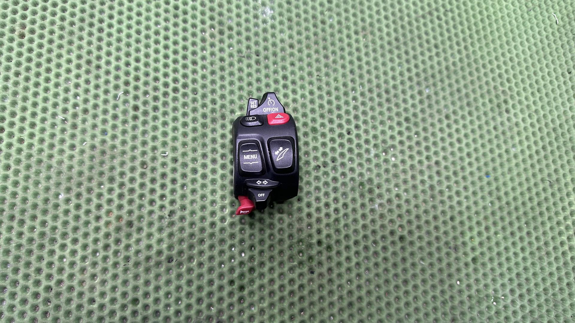 Левый пульт K1600 21+ 61318535337