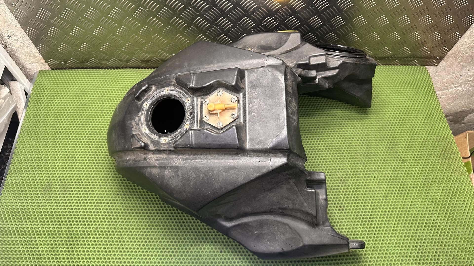 Топливный бак R1200ST K28 16117673705