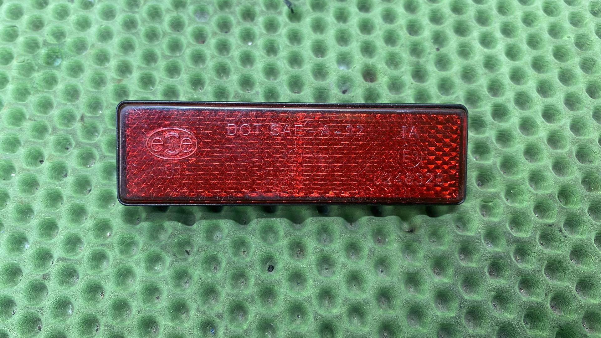 Отражатель красный 63212346581