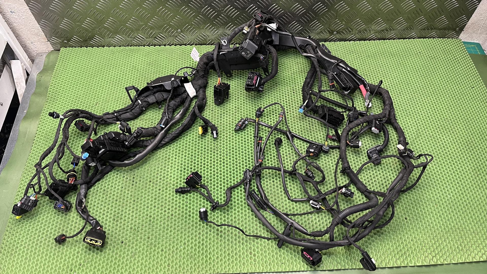 Основной жгут проводов R1300RS KA5 61115b511a7