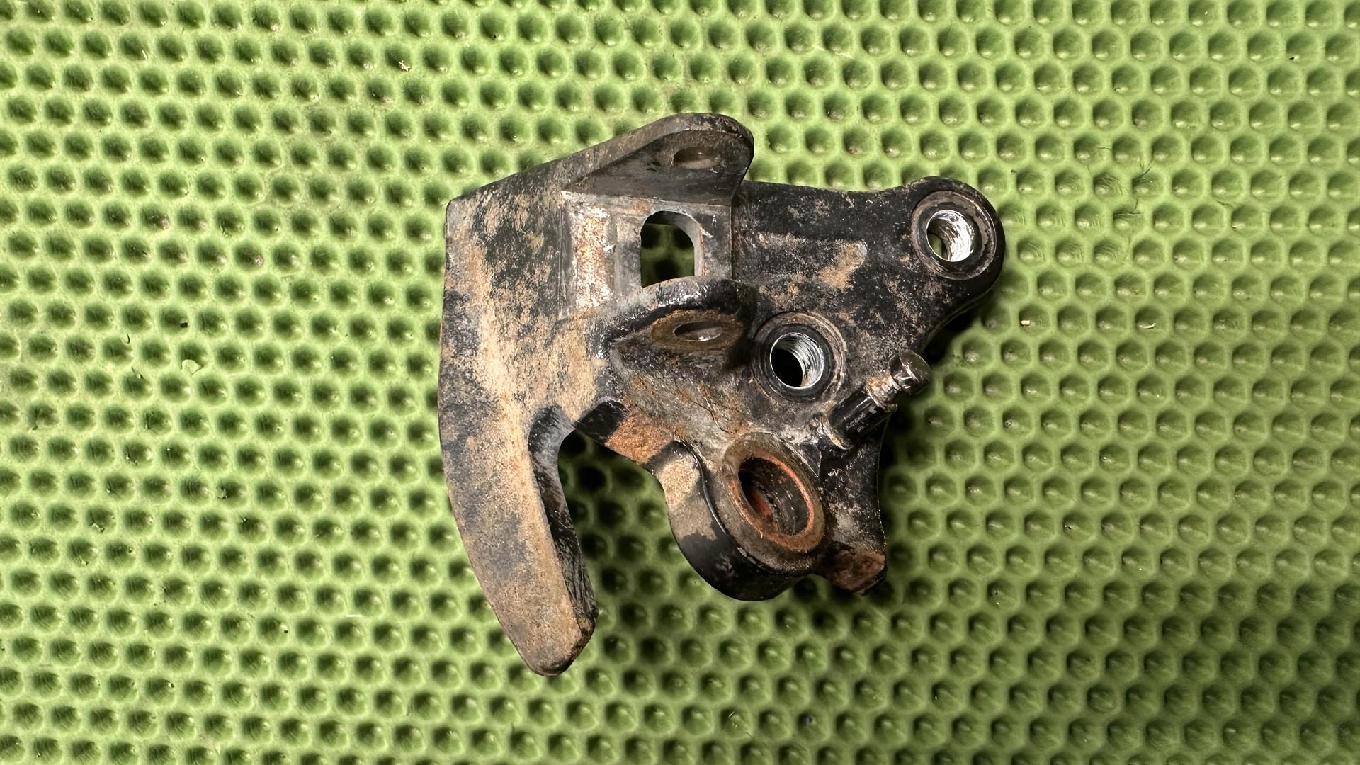 Основание боковой подножки F700/800GS 46538528633