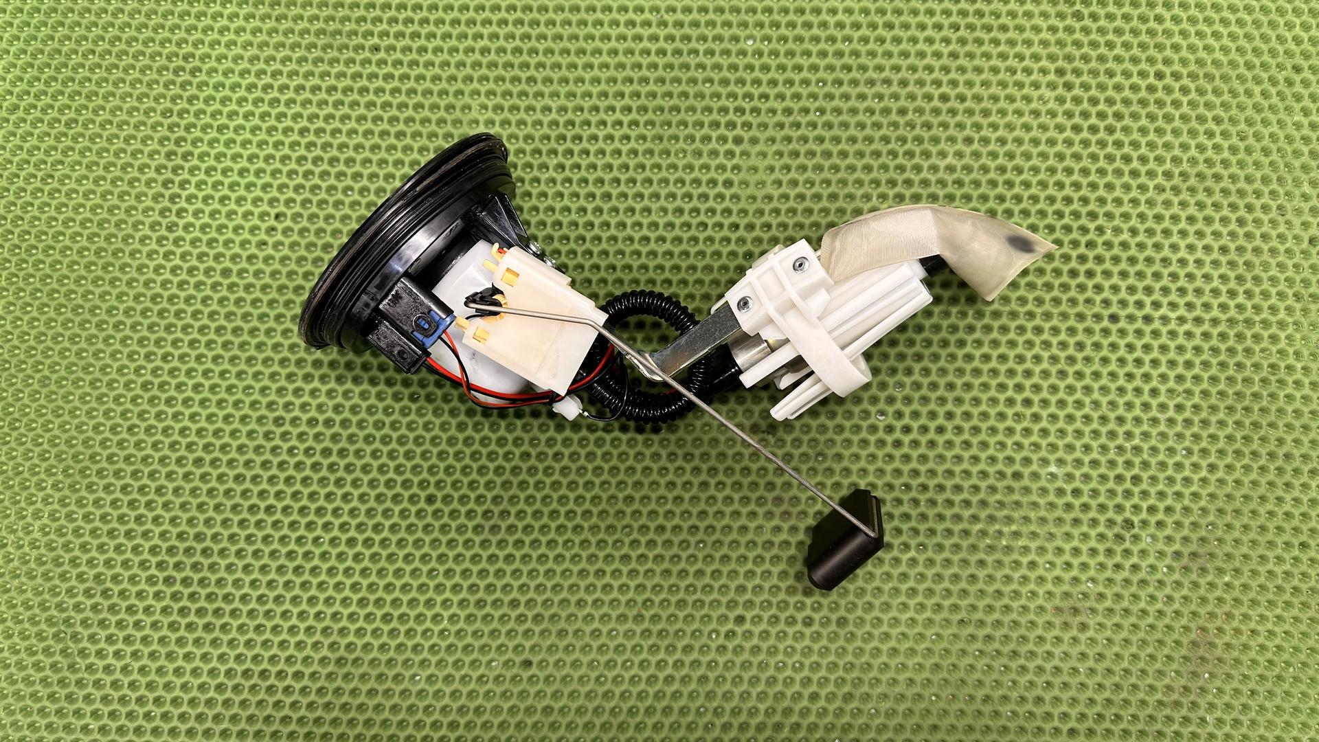 Узел топливного насоса 16148393577