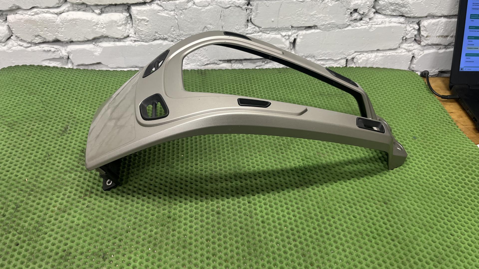 Центральная накладка топливного бака 46638533970