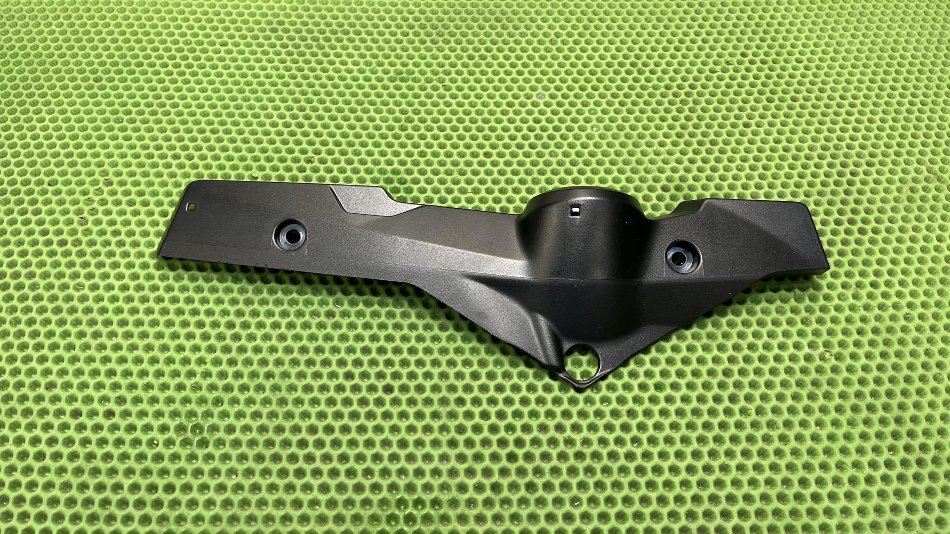 Накладка кронштейна кофра левая R1300GS KA1 46627105859