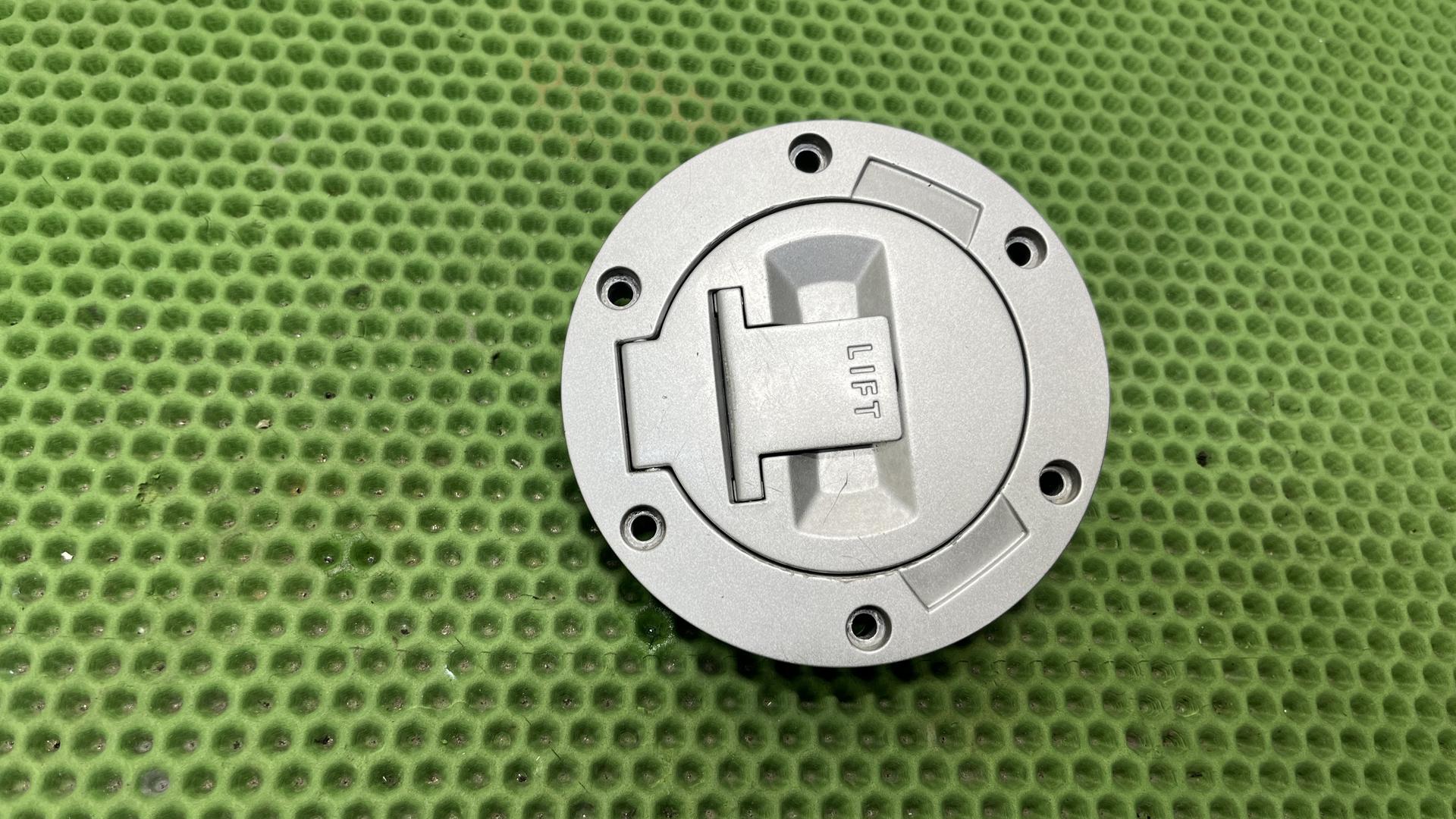 запорный механизм топливного бака 16117706777