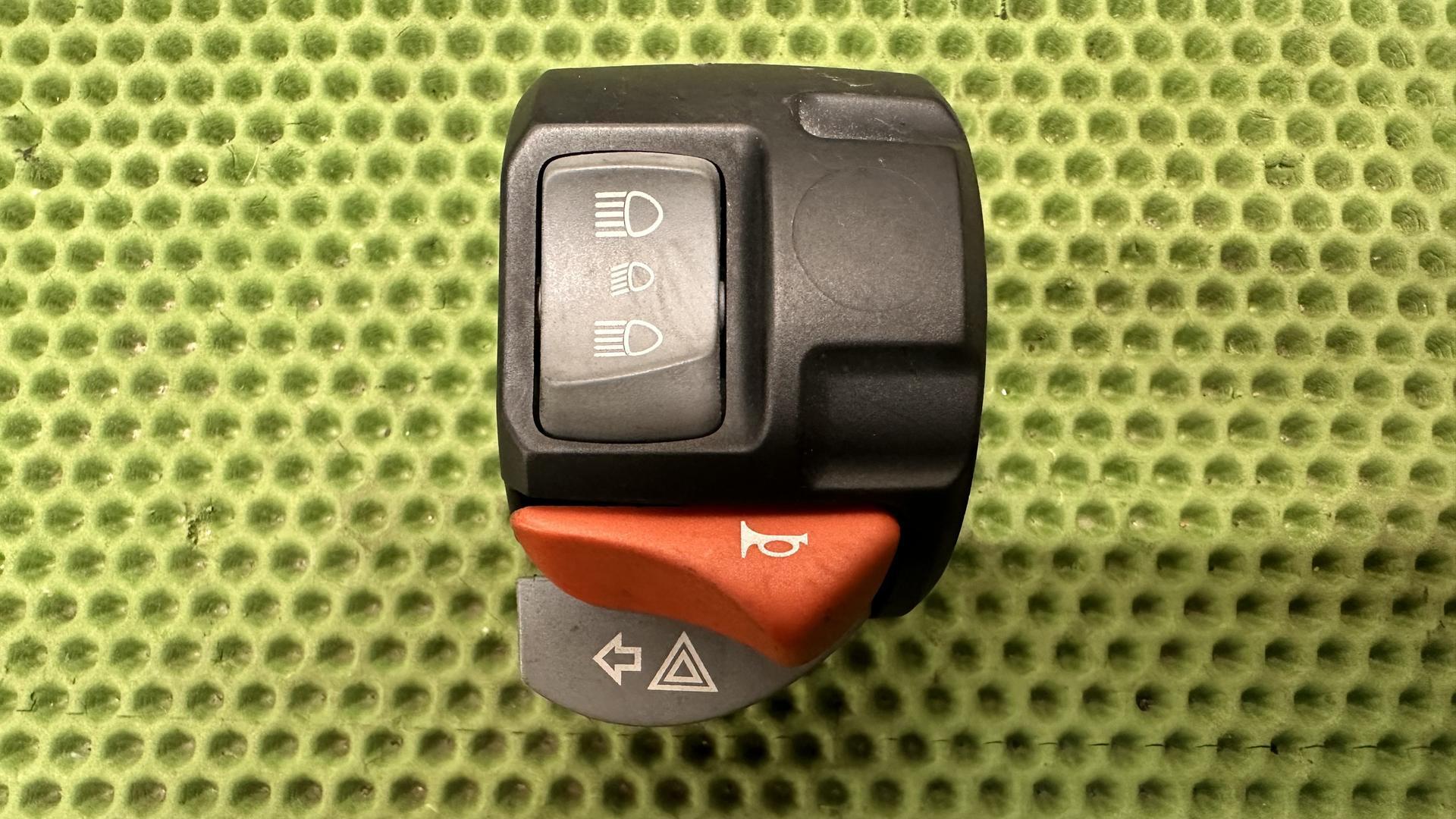 Комбинированный выключатель (пульт) левый 61317698453