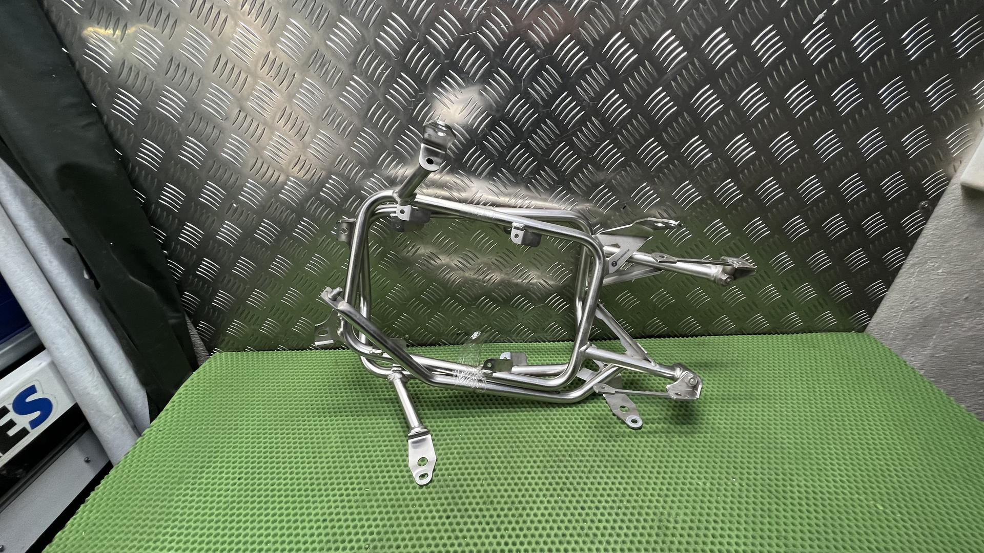 Комплект крепления боковых кофров R1200/1250 GS/GSA K50/K51 