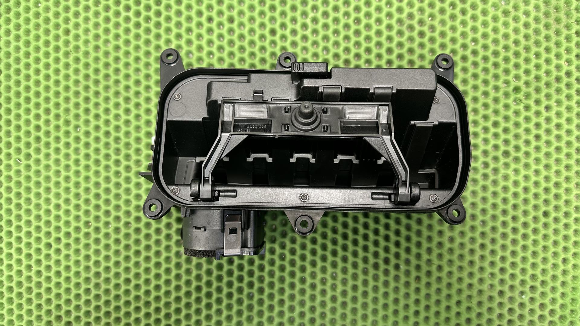 Беспроводное зарядное устройство K1600 GT/GTL/Bagger (с 2022 г.) 61348828815