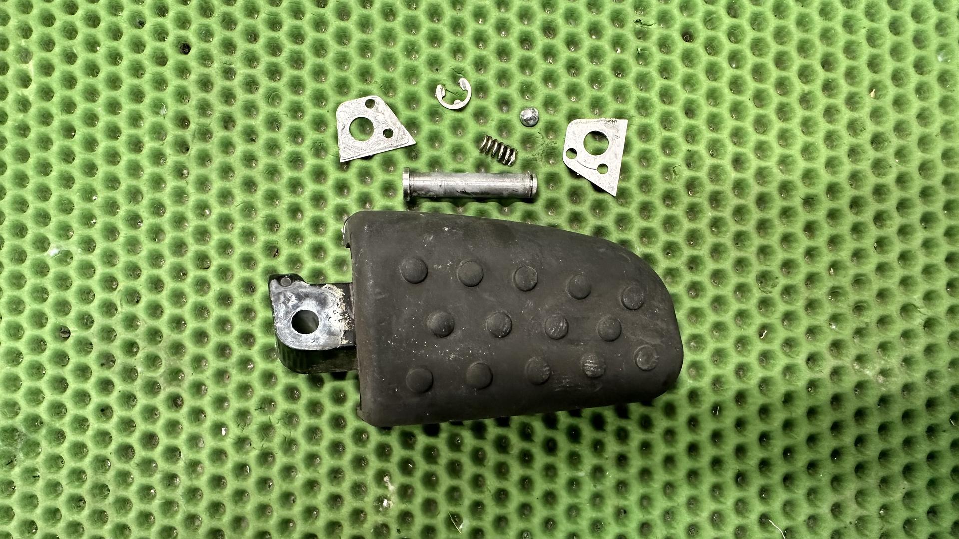 Подножка пассажира правая задняя K1600GTL (13-17) 46718549353