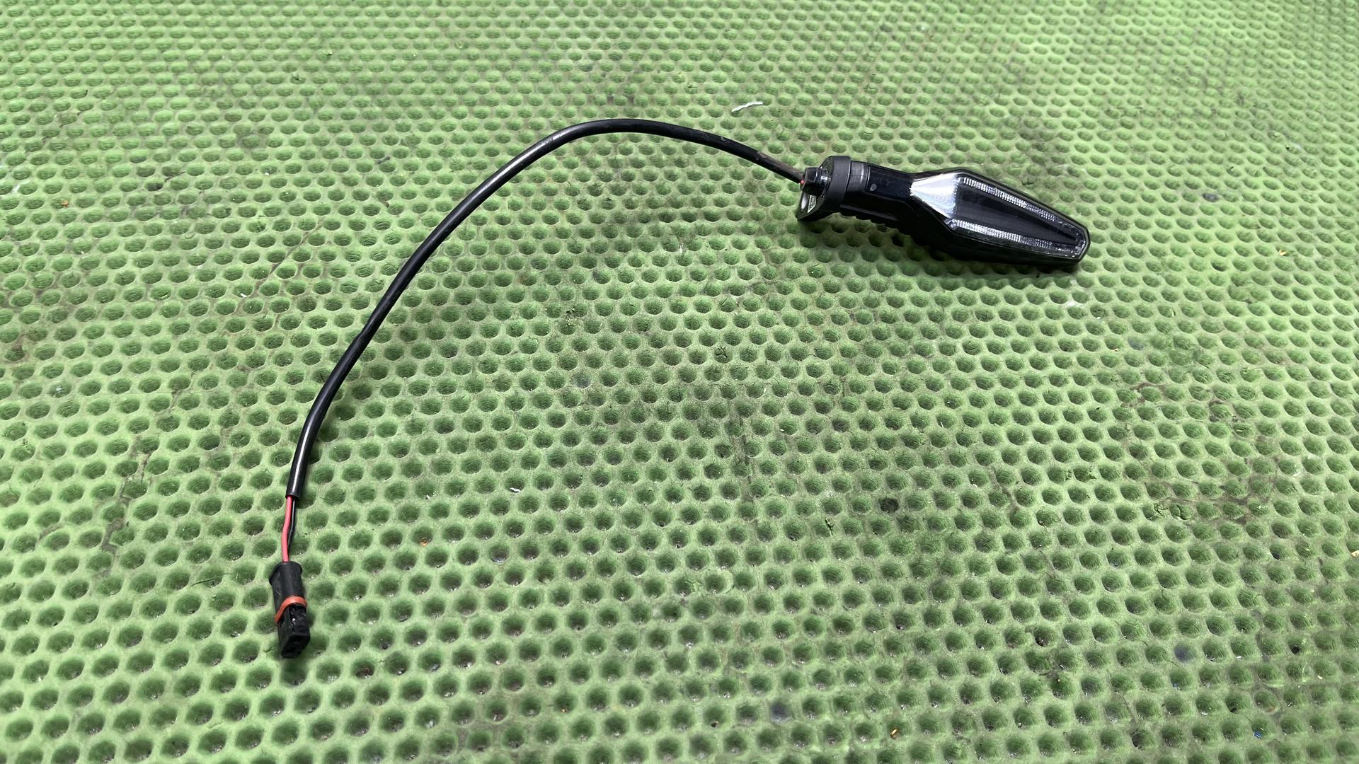 Светодиодный указатель поворота 63138557188