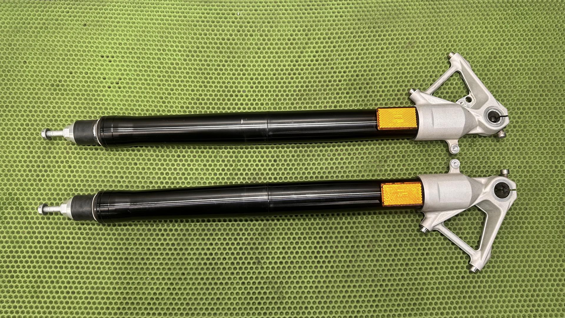 Вилка в сборе R1200/R1250 GS/GSA K50/51 черная 