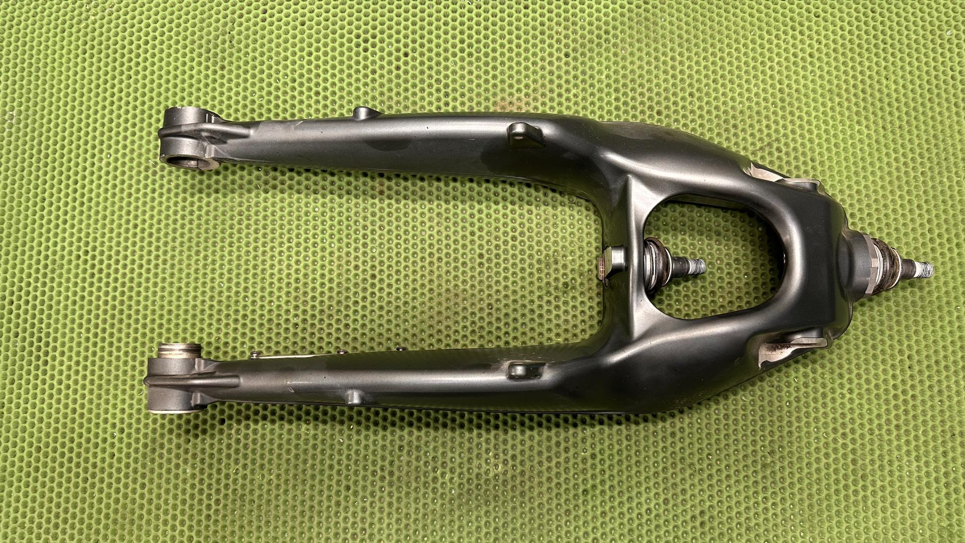 Опора подшипника колеса 31448536115