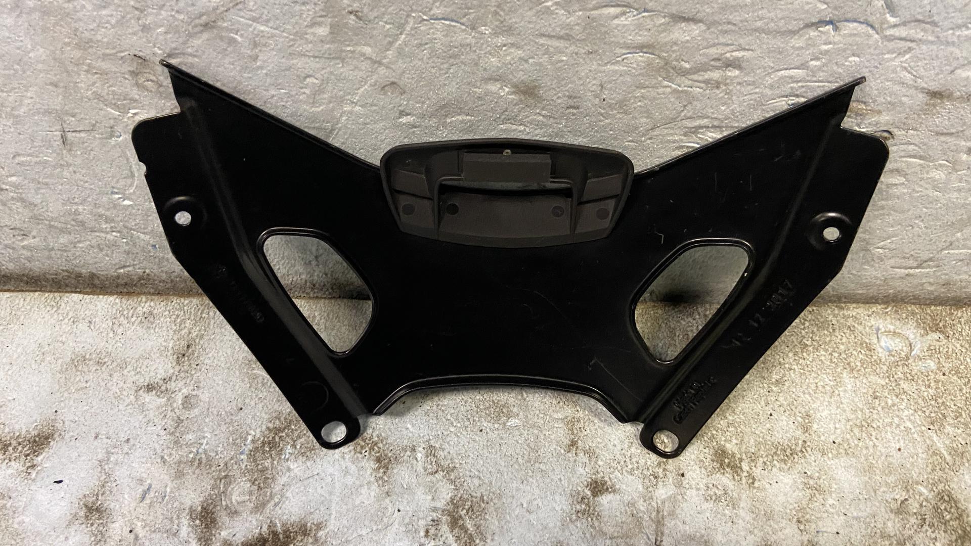 Поперечный усилитель ветрозащ.щитка 46637710393