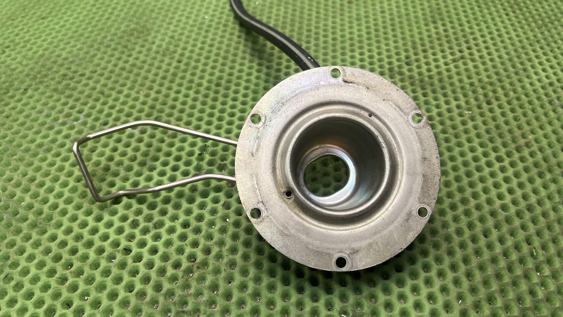 Заливная горловина топливного бака R1200ST K28 16117677722