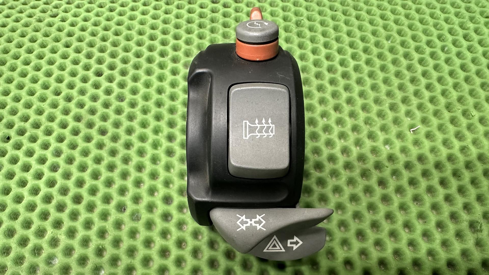 Комбинир.выключатель П обогрева ручки 61317694982