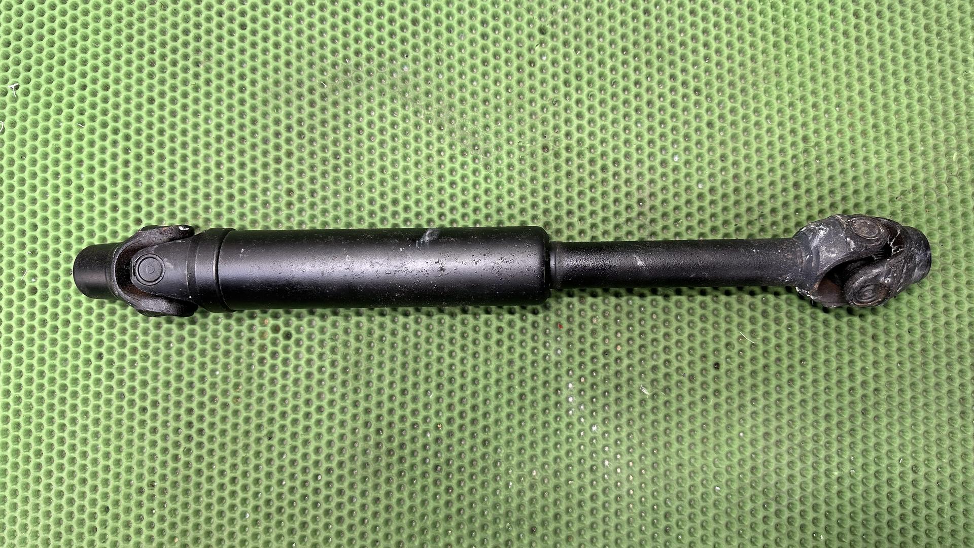 Карданный вал 33738531102