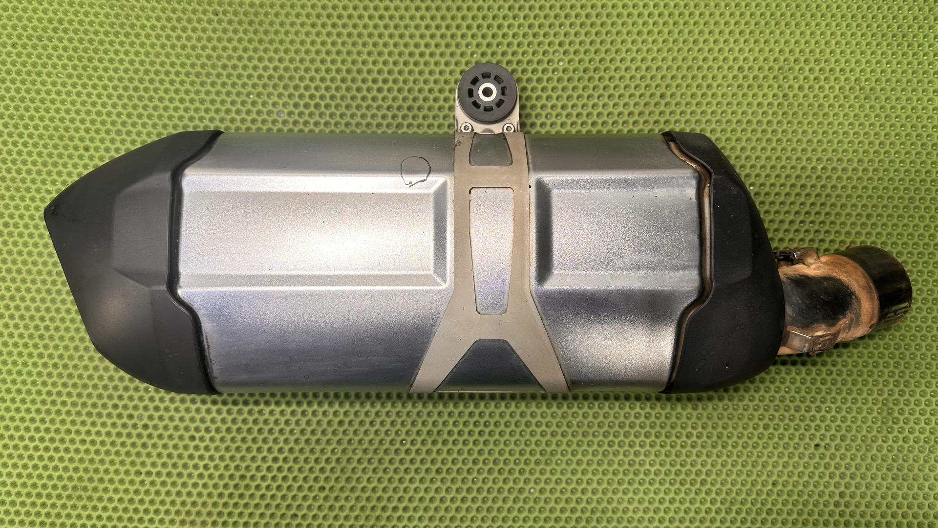 Задняя часть глушителя хромированная 18518559521