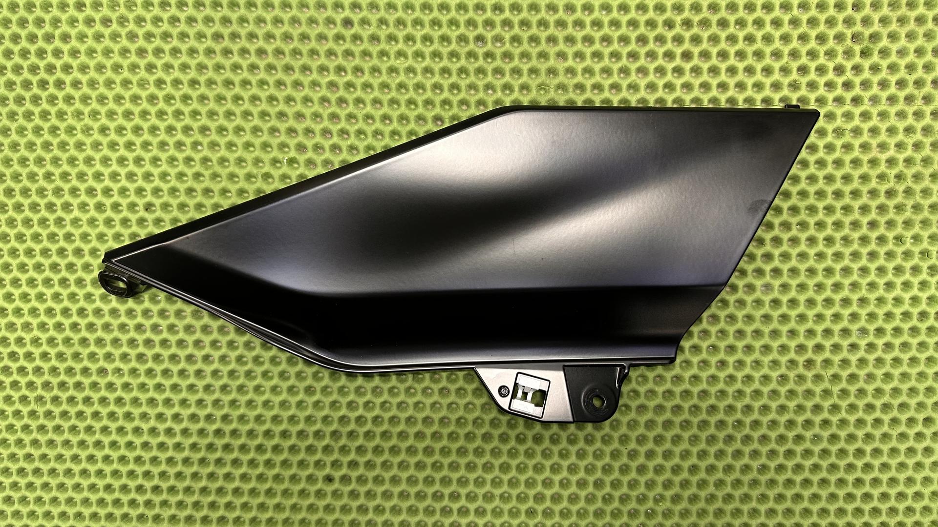 Нижняя часть боковины правая R1300GS KA1 46631541494