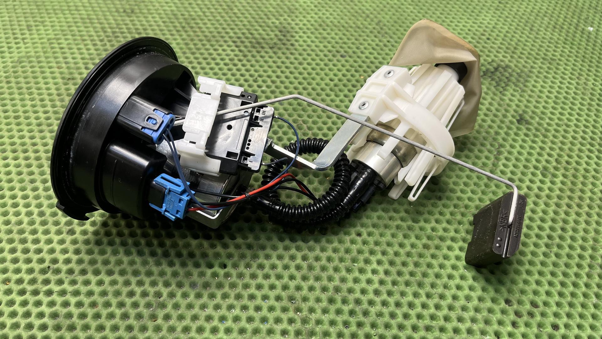 Узел топливного насоса 16148357969