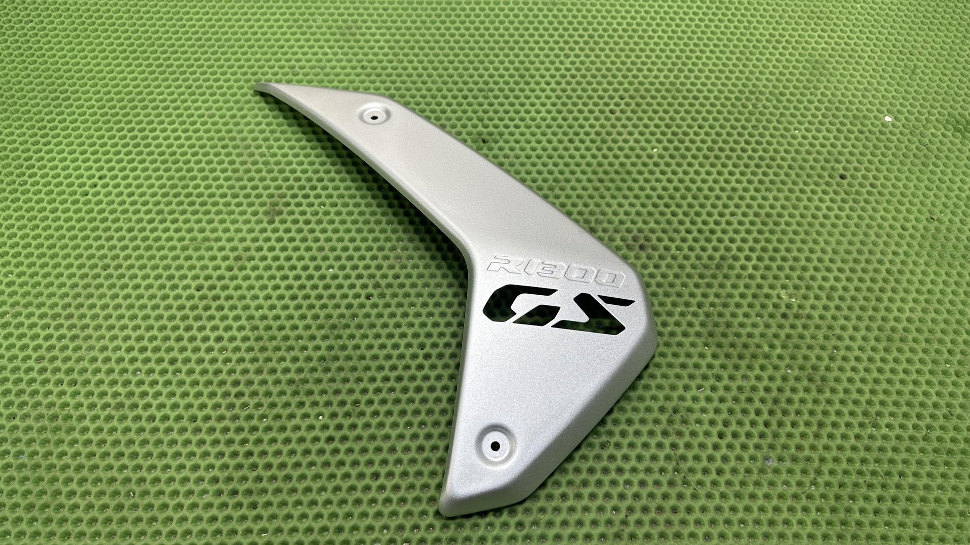 Облицовка радиатора левая 46631683103