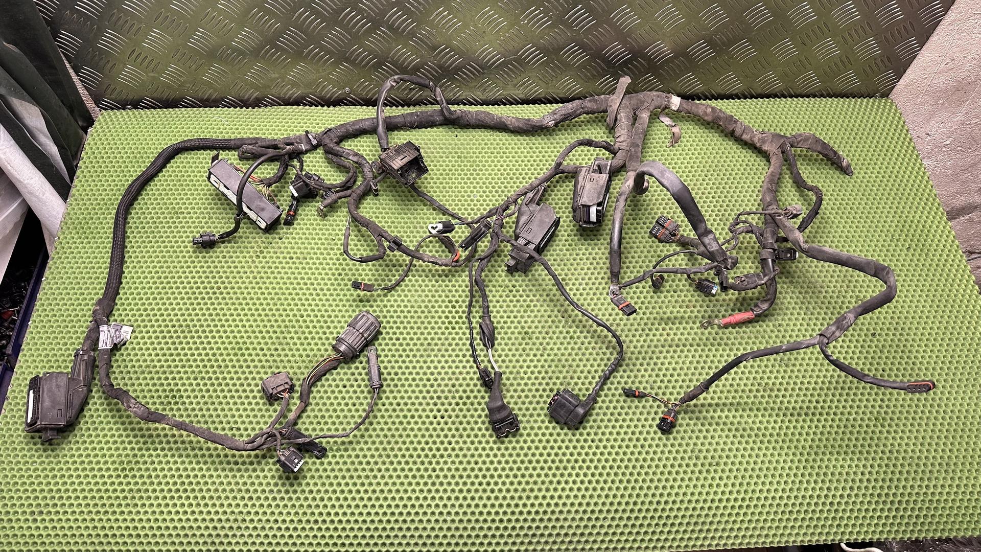 Основной жгут проводов K1300R 61117712926