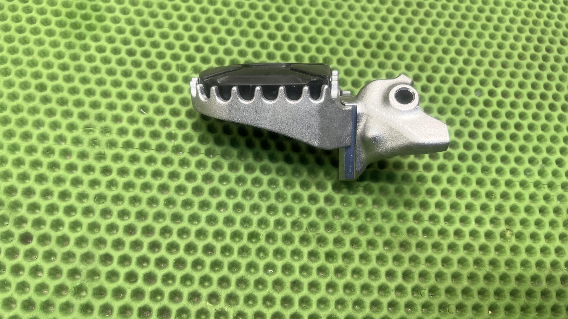 Подножка водителя правая ENDURO R1300GS KA1 46717108048