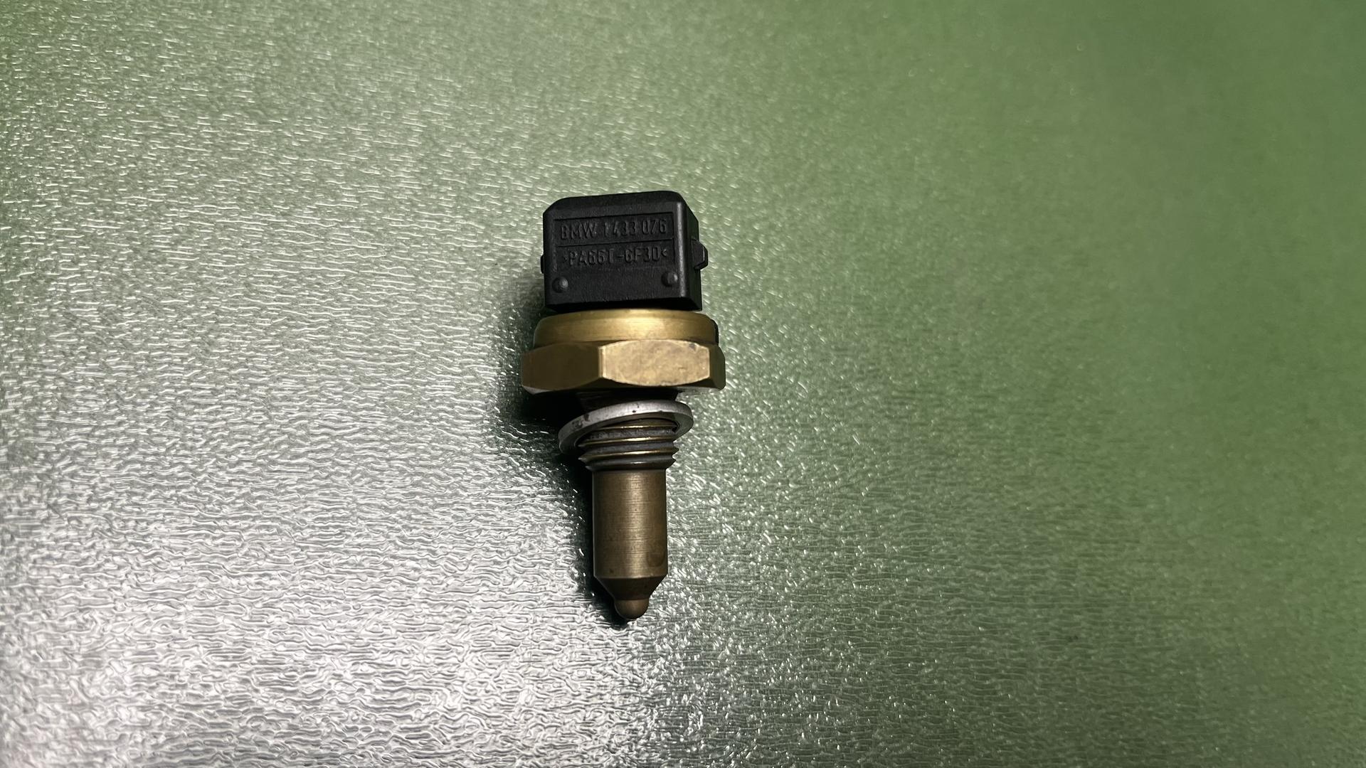 Датчик температуры охл. жидкости / масла 23017838935