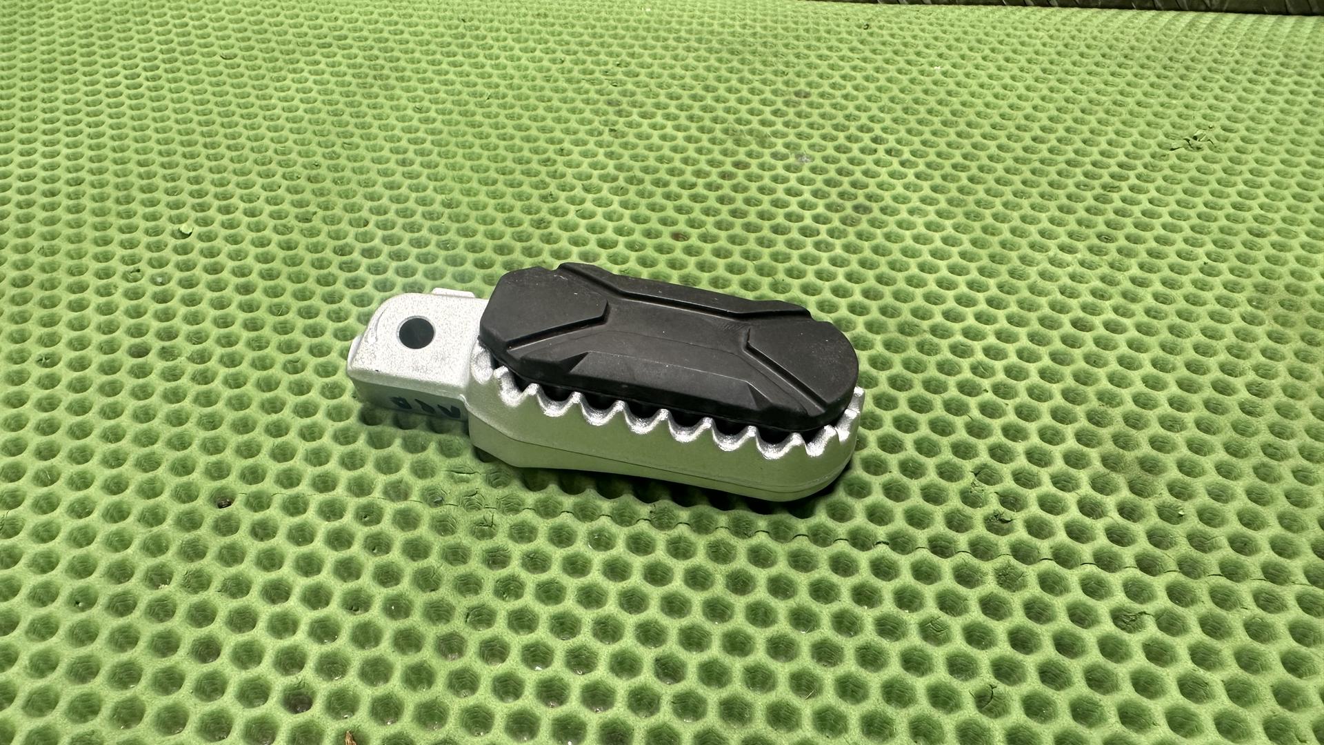 Подножка пассажира левая Komfort R1300GS/GSA KA1-2 46717108051