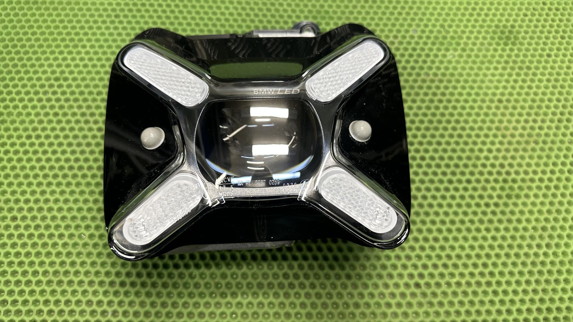 Светодиодная фара (Deluxe Headlight) 63128557281