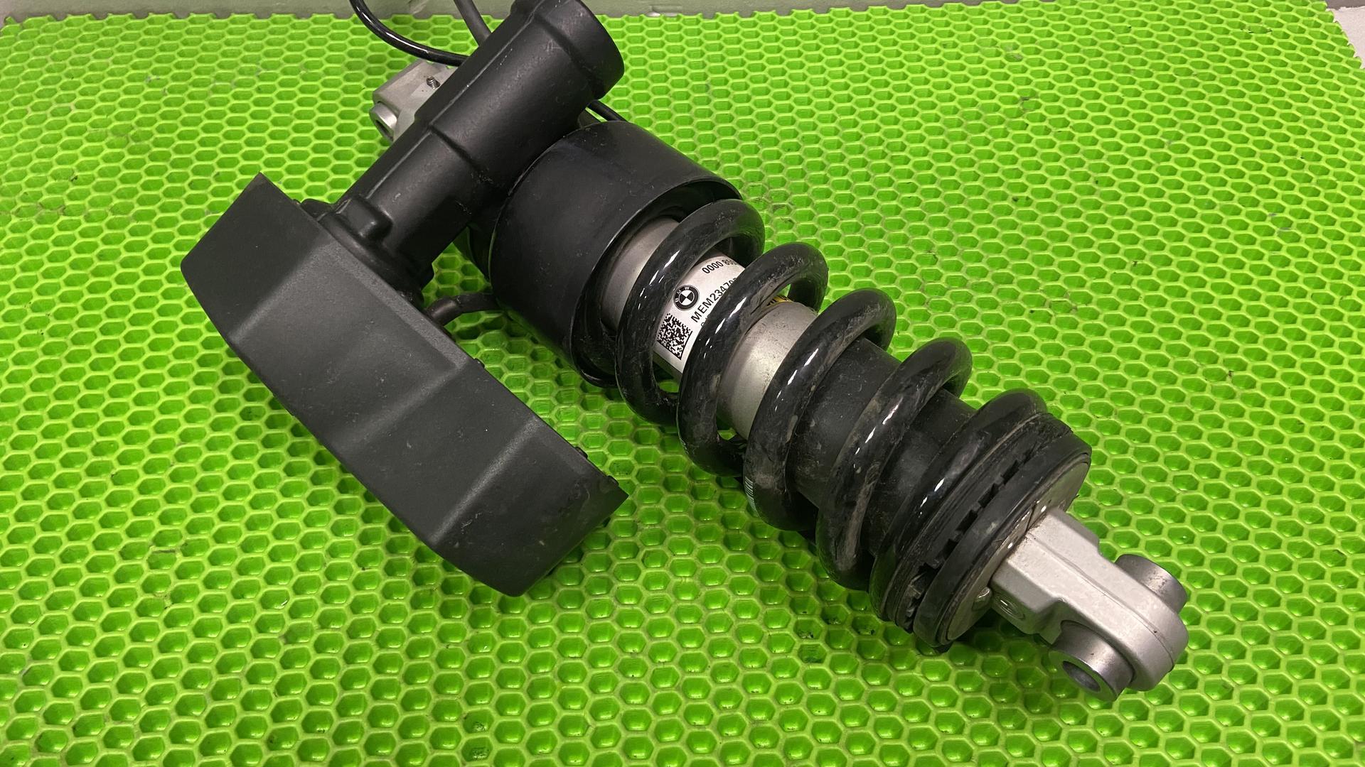 Амортизационная стойка Зд ESA 33548552065