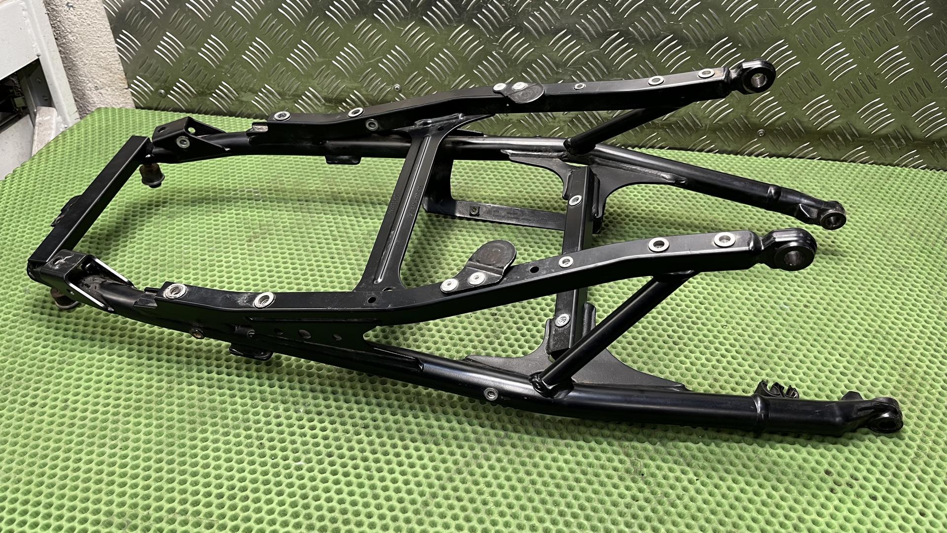 Задняя часть рамы 46518404202