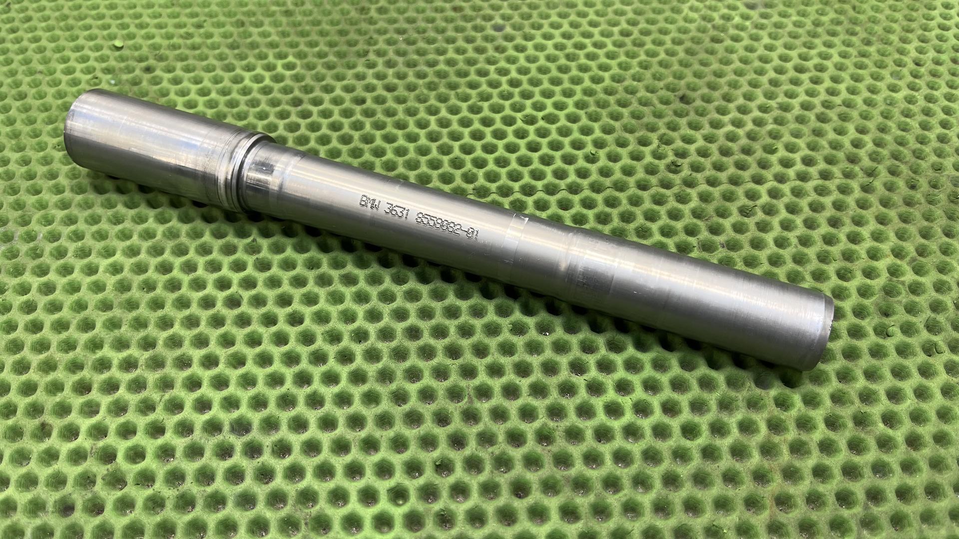 Ось переднего колеса 36318558082