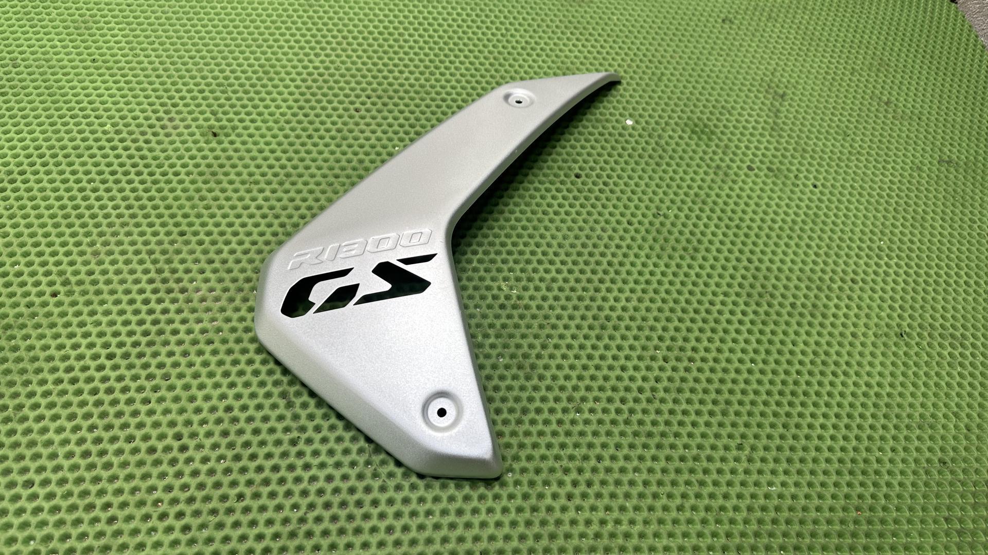 Облицовка радиатора правая 46631683104