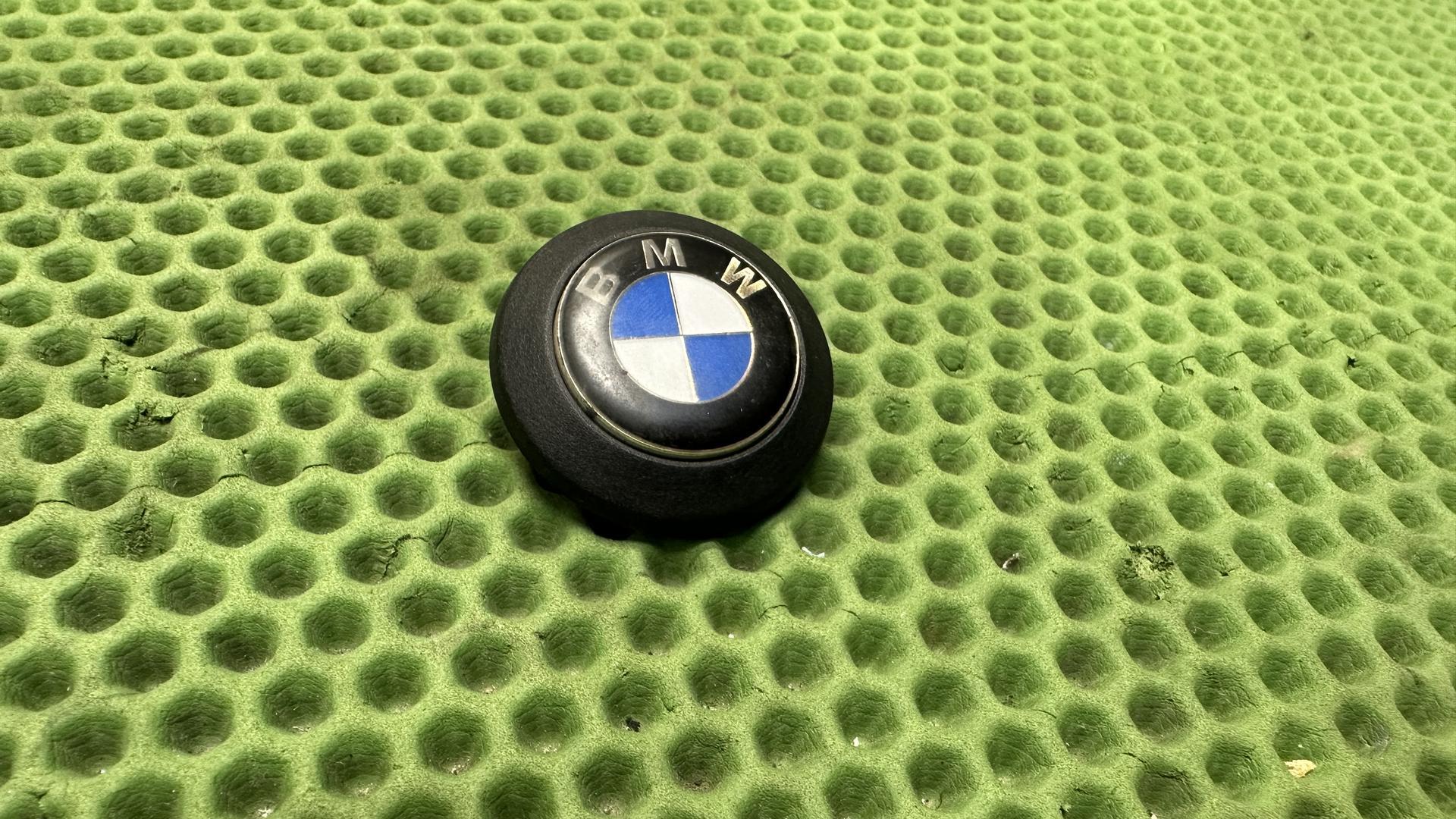 Эмблема в траверсу 31427668189