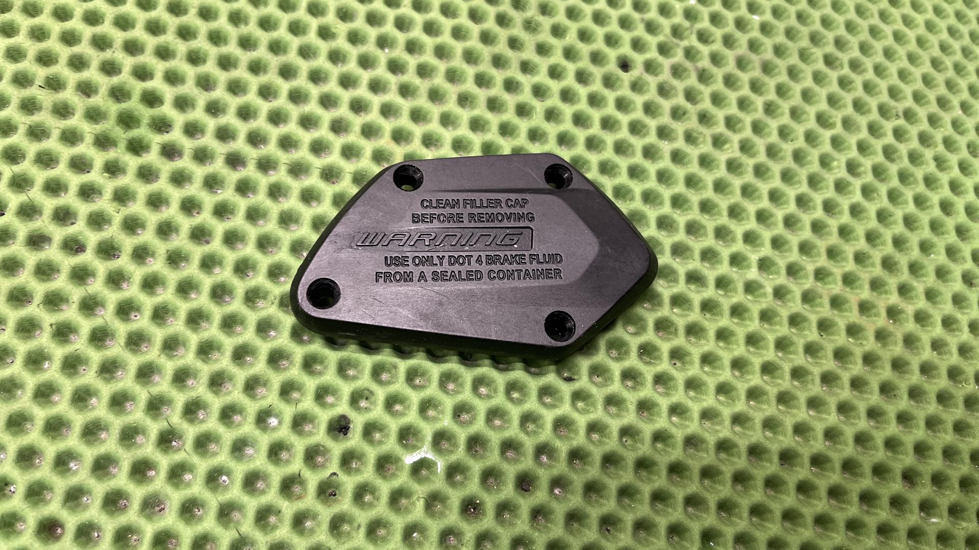 К-т пробки бачка тормозной системы 32728555344