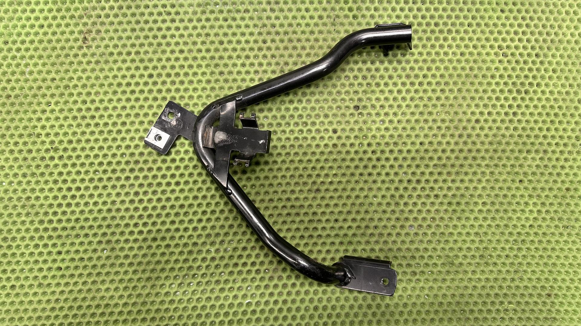 Кронштейн облицовки левый R1200ST K28 46637677585