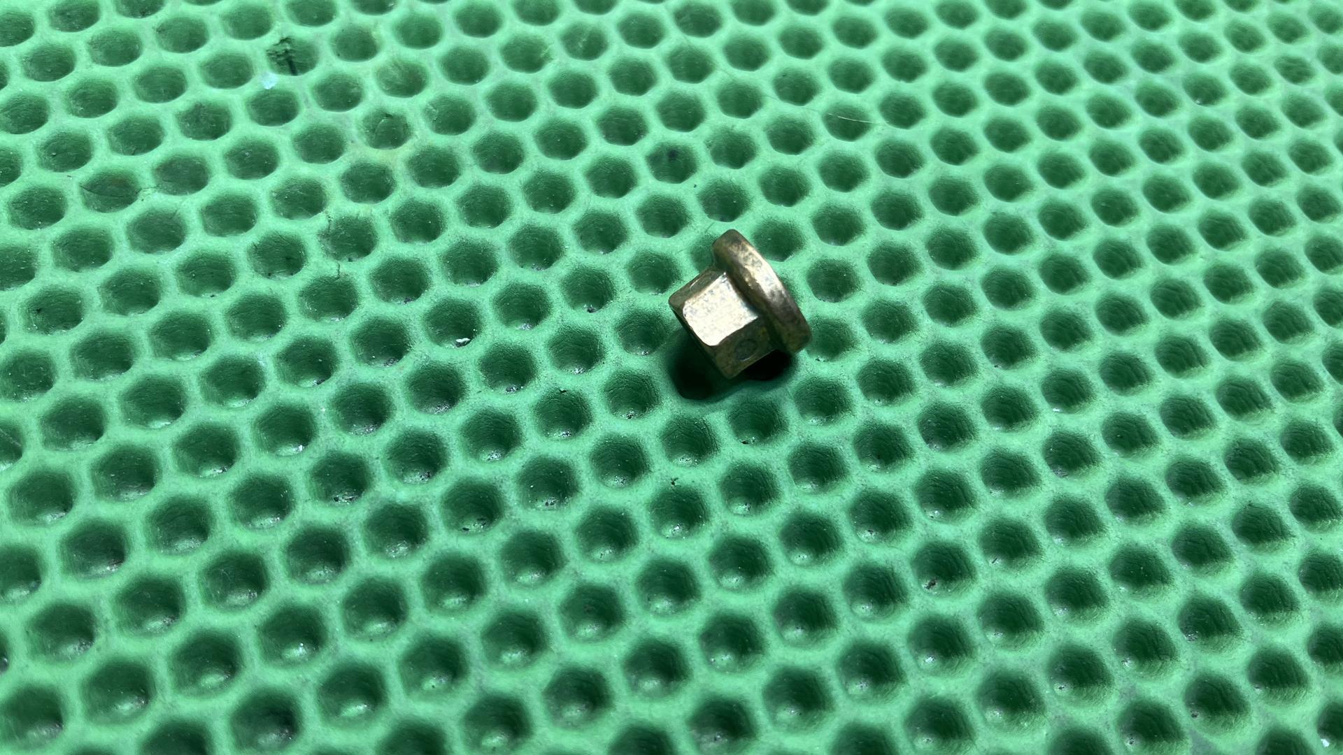 Гайка выпускного колектора 18407571440